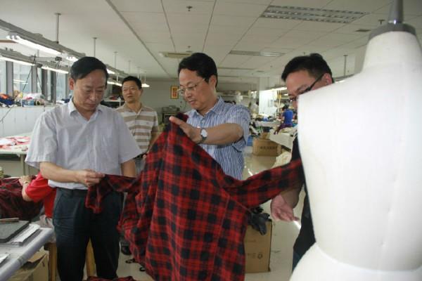 督導(dǎo)組王正宇組長(zhǎng)赴蘇豪集團(tuán)基層企業(yè)征求意見