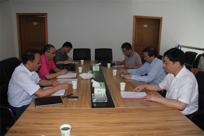 周勇到蘇豪蠶種公司等企業(yè)開展“三嚴三實”專題調(diào)研