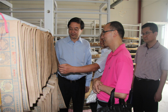 周勇到蘇豪蠶種公司等企業(yè)開展“三嚴三實”專題調(diào)研