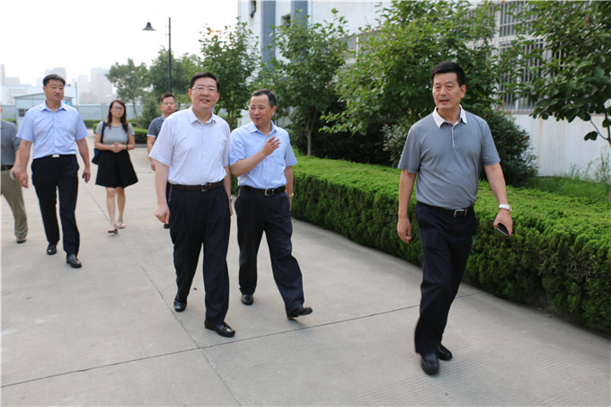 集團副總裁周謙赴三級企業(yè)開展“三嚴三實”專題調(diào)研