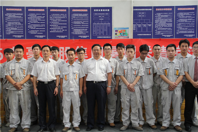 集團(tuán)領(lǐng)導(dǎo)王正喜、李結(jié)祥赴天泓集團(tuán)康泓店“送清涼”