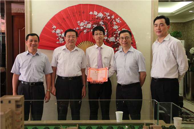 周謙、余亦民赴建設(shè)集團溧水項目送清涼開展“三嚴(yán)三實”專題調(diào)研