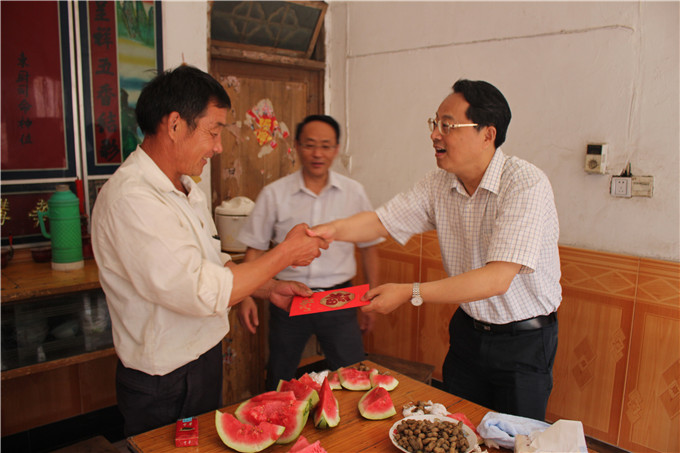 省國資委副主任王正宇赴蘇豪蠶種公司開展“三解三促”活動(dòng)