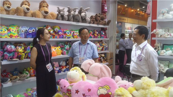 王正喜董事長(zhǎng)考察廣交會(huì)