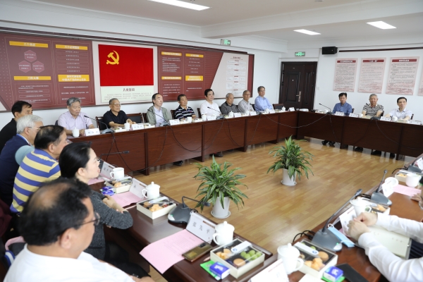 1696649827183280.jpg 慶中秋迎國慶 話團(tuán)圓謀發(fā)展——蘇豪控股集團(tuán)召開老干部座談會_副本.jpg